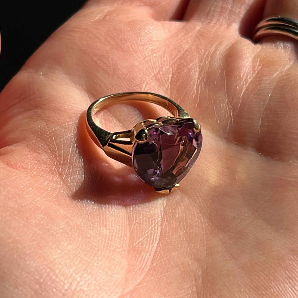 5.3 Grams 14K Yellow Gold Amethyst Heart Ring- Size 5 - Picture 10 of 15